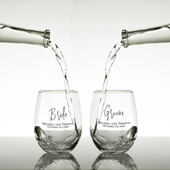 Hochzeitsskriptbride Groom Personalisiert Weinglas Ohne Stiel (Bride and groom script custom stemless wine glasses.)