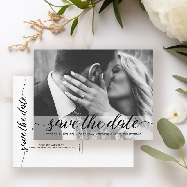 Hochzeitsskripte speichern das Date Modern Script- Postkarte (Wedding save the date photo postcard.)