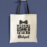 Hochzeitsstift Black Bow Krawatte Name Tote Bag Tragetasche<br><div class="desc">Fügen Sie einfach den Namen Ihres Hochzeitssängers und das Datum Ihrer Hochzeit hinzu. Die perfekte Tasche,  in die sie alle ihre wichtigen Ummantelungen stecken können. Karo für weitere Geschenkideen</div>