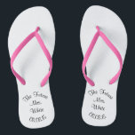 Hochzeitstag Bridal Flip Flops<br><div class="desc">Machen Sie Ihren Hochzeitstag noch persönlicher,  von Kopf bis Fuß.  Ändern Sie den Namen und das Datum,  um es zu Ihrem eigenen zu machen.</div>