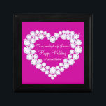 Hochzeitstag Rosa Ehefrau Geschenkboxen<br><div class="desc">Hübscher diamantgrafischer Effekt auf die Geschenkboxen der rosa Keepake. Ideal,  um Ihre Ehefrau bei einem Hochzeitstag oder einem anderen besondere Anlass ein besonderes Geschenk zu schenken. Geschenkboxen lautet: "Zu meiner wunderbaren Ehefrau Jasmine. Happy Wedding Anniversary",  oder kann mit Ihren eigenen Worten angepasst werden. Exklusives Design von Sarah Trett.</div>