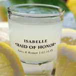 Hochzeitstag und Trauzeugin Personalisiert Schnapsglas<br><div class="desc">Personalisiertes Glas - ein schönes Hochzeitsgeschenk für Ihre Hochzeitsfeier. Stilvolles,  minimalistisches Design in moderner,  schwarzer Typografie. Die Namensvorlage ist Set für Sie bereit,  um Ihre Trauzeugin Namen,  die Braut und Bräutigam Namen und das Hochzeitstermin anpassen.</div>