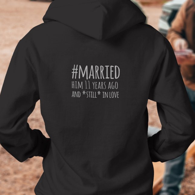 Hochzeitstag Verheiratet noch in Liebe Frauen Hoodie (Makes the perfect Wedding Anniversary gift. Just add how many years you've been in love)