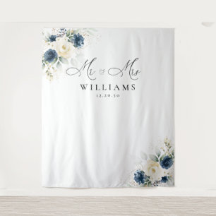 Hochzeitstorte in Navy Blue und White Roses Wandteppich