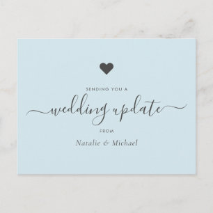 Hochzeitsupdate Postpone Elegantes Script Light Bl Postkarte