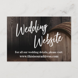 Hochzeitswebsite Typografie Wood Barrel Begleitkarte