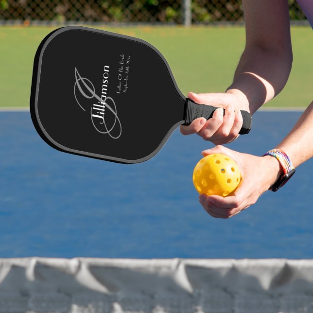 Hochzeitvater der klassischen Bride-Monogramm Pickleball Schläger (InSitu)