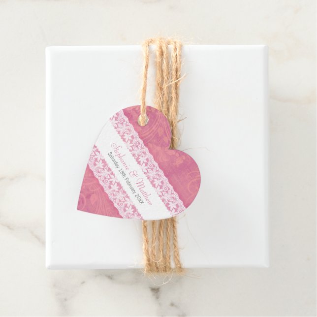 Hochzeitweilige weiße Spitze auf Lachsrosa Geschenkanhänger (Beispiel)