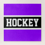 HOCKEY Athletic Bright Lila Schwarz-weiße Streifen Puzzle<br><div class="desc">Dieses unterhaltsame, sportliche Design zeichnet sich durch feinen HOCKEY-Text in einem breiten, schwarzen Streifen aus, der mit weißen Streifen vor einem lila Hintergrund hervorgehoben wurde. Farben und Text können personalisiert sein.</div>