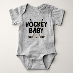 Hockey Baby mit Hockey Sticks Funny Niedlicher Säu Baby Strampler