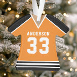 Hockey Jersey Sports Team Uniform Orange und Black Ornament<br><div class="desc">Hockey Jersey Sports Team Uniform Ornament. Dieses Hockey-Jersey-Ornament ist perfekt für jeden,  der Schulsport spielt oder Lieben Sport schaut. Personalisieren Sie dieses benutzerdefinierte Design mit Ihrem eigenen Teamnamen und Jersey-Nummer.</div>