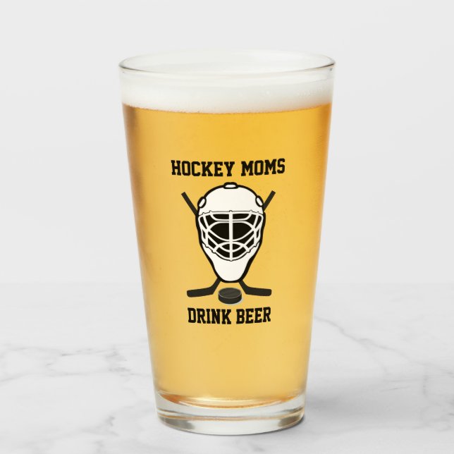 Hockey-Mamas trinken Bier Niedliche Sonnensportart Glas (Vorne (Gefüllt))
