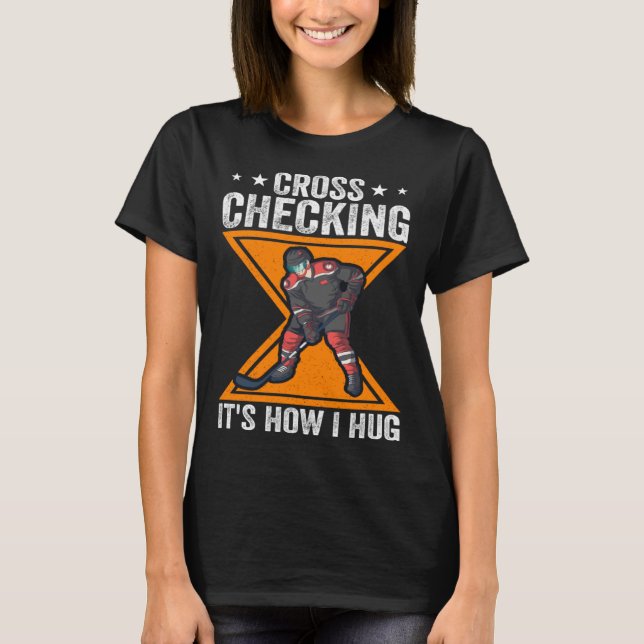 Hockey Player Cross Checking It s How I Hug T-Shirt (Vorderseite)