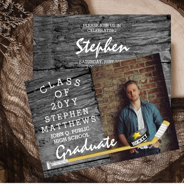 Hockey Player Sports Rustikales Foto Abschluss Einladung (Rustic Barnwood Hockey Player Photo Graduation Announcement and Party Invitation - Print | Digital)