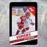 Hockey-Spieler behalten ihren Lebenswillen auf dem Magnet<br><div class="desc">Mit der neuen Black Red Ice Hockey Nummer Trading Card Magnet präsentieren wir Ihnen unser attraktives Black Red Ice Hockey Hockey-Magnet. Dieser Magnet strahlt Stil und Dynamik aus, mit einem jungen Hockeyspieler in Aktion vor einem Hintergrund fett schwarzer und lebendiger roter Farbtöne. Dieser Magnet ist perfekt für Kinder, die sich...</div>