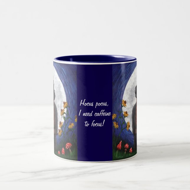 Hocus Pocus I brauche Koffein zur Fokussierung Hal Zweifarbige Tasse (Mittel)