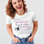 Hocus Pocus Modernes Lila und schwarzes Halloween T-Shirt<br><div class="desc">"Hocus Pocus I need coffee to focus" lustige,  maßgeschneiderte Kaffee-T - Shirt für sie zu Halloween bietet ein modernes dekoratives lila- und schwarzes Typografie-Design mit fliegenden Hexen- und Sternakzenten. Der Frauenstil im kurzen Shirt kann verändert werden.</div>