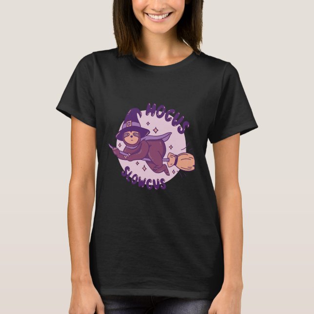 Hocus Slowcus Hexe Sloth Riding Broomstick Hallow T-Shirt (Vorderseite)