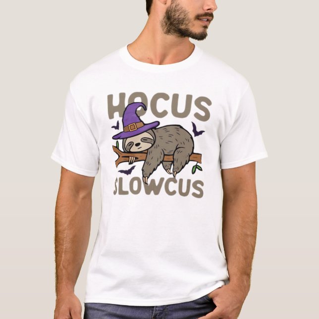 Hocus Slowcus Lustiger Halloween Faultier Klassisc T-Shirt (Vorderseite)