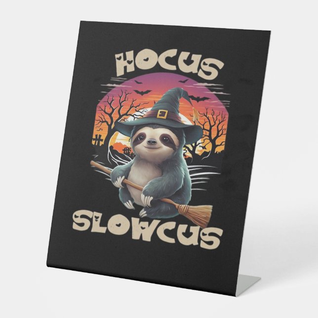 Hocus Slowcus Sloth liebt Halloween-Kostümtee E Sockelschild (Vorderseite)