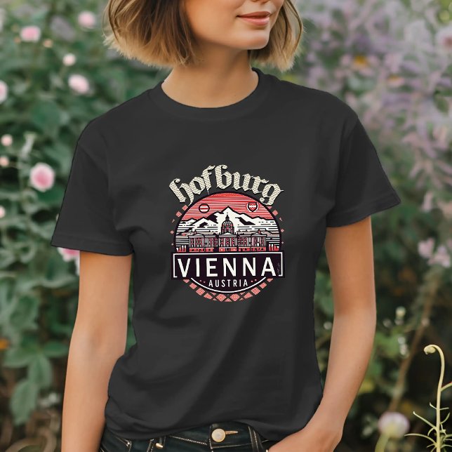 Hofburg in Circles Womens Basic T-Shirt (Von Creator hochgeladen)