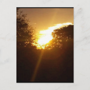 hoffnungsvoller goldener Sonnenaufgang nach Karte