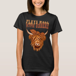Höhere Kuh spielt gut mit Udders T-Shirt
