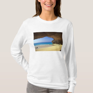 Höhle in der französischen Bucht, Insel San Salvad T-Shirt