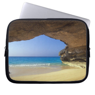 Höhle in der French Bay, San Salvador Island, Laptopschutzhülle
