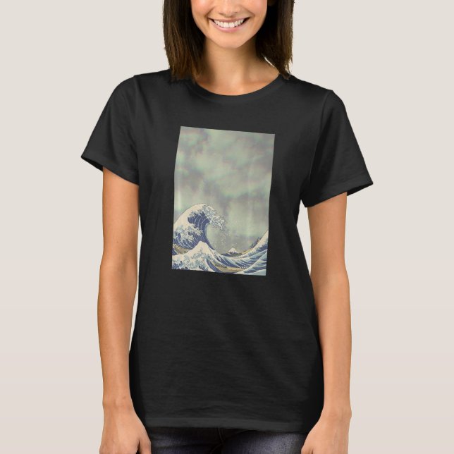 Hokusai Great Wave on Grunge Clouds T-Shirt (Vorderseite)