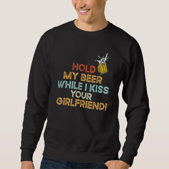 Hold My Beer While I Kiss Your Girlfriend   Beer Sweatshirt (Vorderseite)