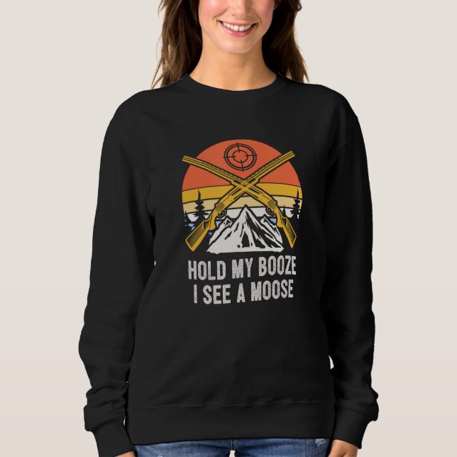 Hold My Booze I See A Moose Hunting Drinking Hunte Sweatshirt (Vorderseite)