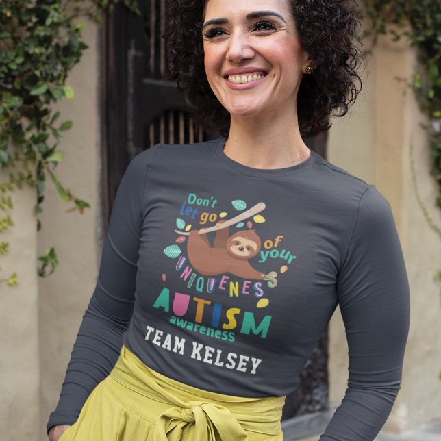 Hold On To Your Uniqueness Sloth Autism Mom Team T-Shirt (Von Creator hochgeladen)