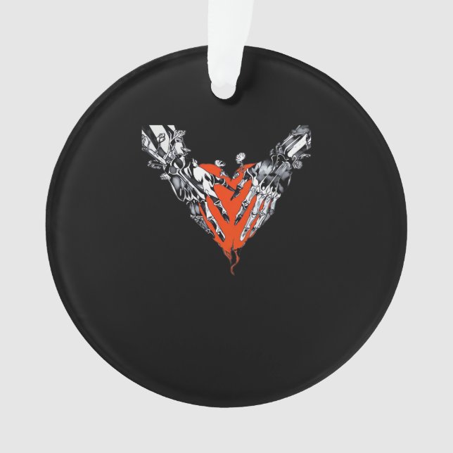 Holding Heart Classic Ornament (Vorderseite)