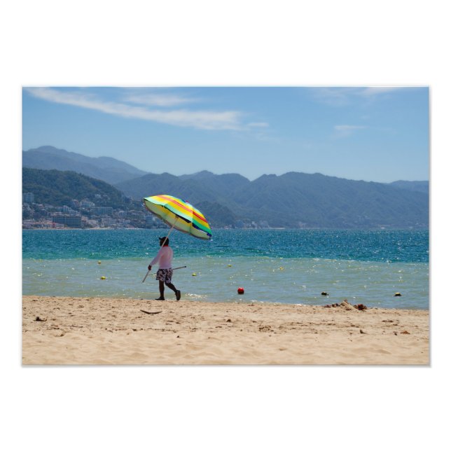 Holding Shade am Strand Fotodruck (Vorne)
