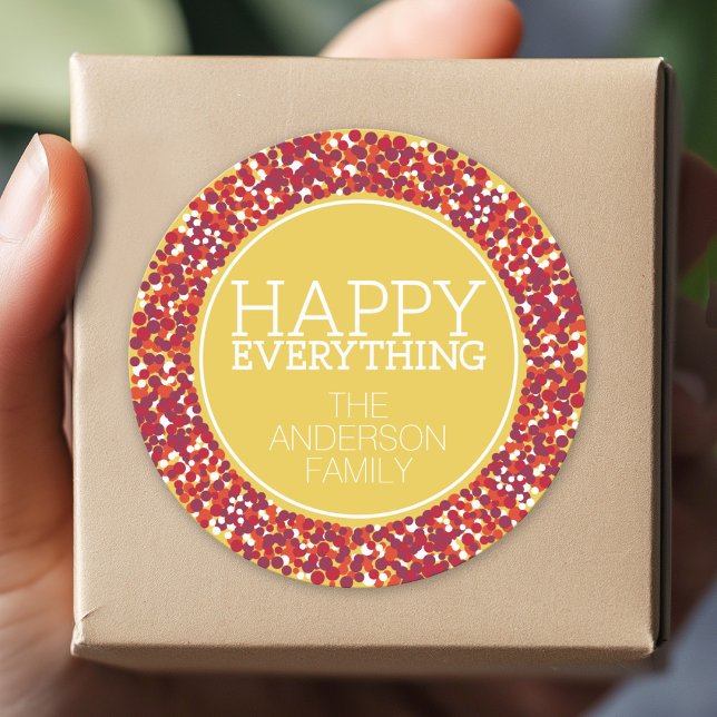 Holiday Berry Wreath mit Happy Everything Runder Aufkleber (Custom Sticker for Party Favors and Envelopes)