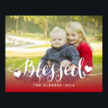 Holiday Blessings | Holiday Foto Poster<br><div class="desc">Holiday Blessings | Holiday Foto Poster - Rot. Elke Clarke © Andere Stile und Farben verfügbar unter www.zazzle.com/epclarke. Weiße Schrift Schriftart mit dem Wort "gesegnet" mit Herzen Foto Overlay Design mit einem roten ombre Effekt. Ein idealer Weg, um Ihr geschätztes Foto zu präsentieren. Ein Urlaubsgeschenk, das Ihre Familie und Freunde...</div>