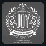 HOLIDAY CHRISTMAS JOY CHALKBOARD ADRESSE STICKERS<br><div class="desc">WISHEND SIE FREUEN: Helle und fröhliche kalkartige, runde Chalkboard-Stil Weihnachtsschmuck mit Retro-Banner, Vintage Schwarz-Weiß-Typografie und extravagante Wirbel. Personalisieren Sie diesen dekorativen SQUARE-Aufkleber als Rücksendeaufkleber mit Ihrem Familiennamen oder Ihrer persönlichen Nachricht. Perfekte Dekoration zum Siegel aller Ihrer Grußkarten-Umschläge. Zeitgenössische, klassische, moderne und stilvolle Art und Weise zu schicken angesagte fröhliche Winterurlaub...</div>