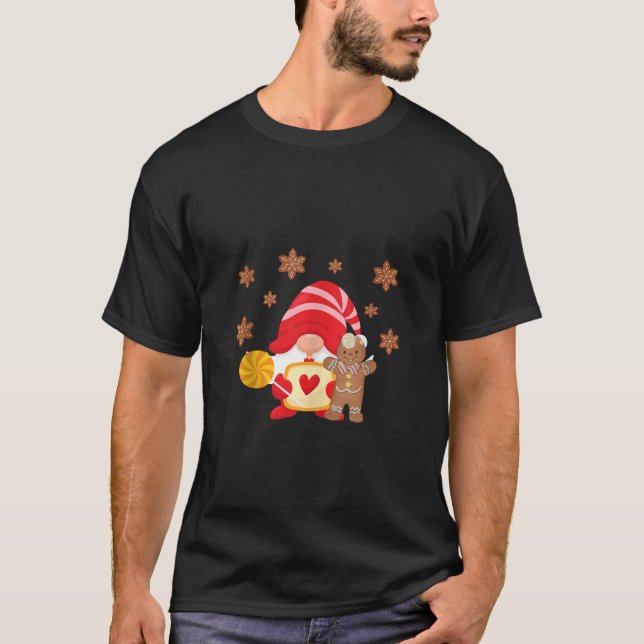 Holiday Gnome With Gingerbread And Candy Cane Chri T-Shirt (Vorderseite)