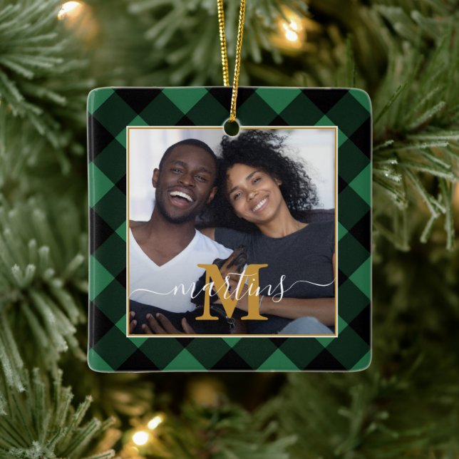 Holiday Green Kariert Monogram mit Name Foto Keramikornament (Baum)