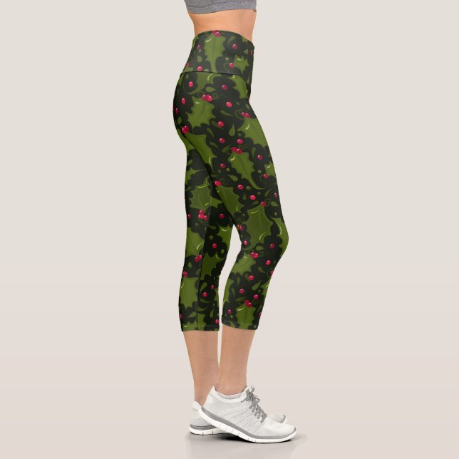 Holiday Holly and Berries on Dark Green Capri Leggings (Rechts)