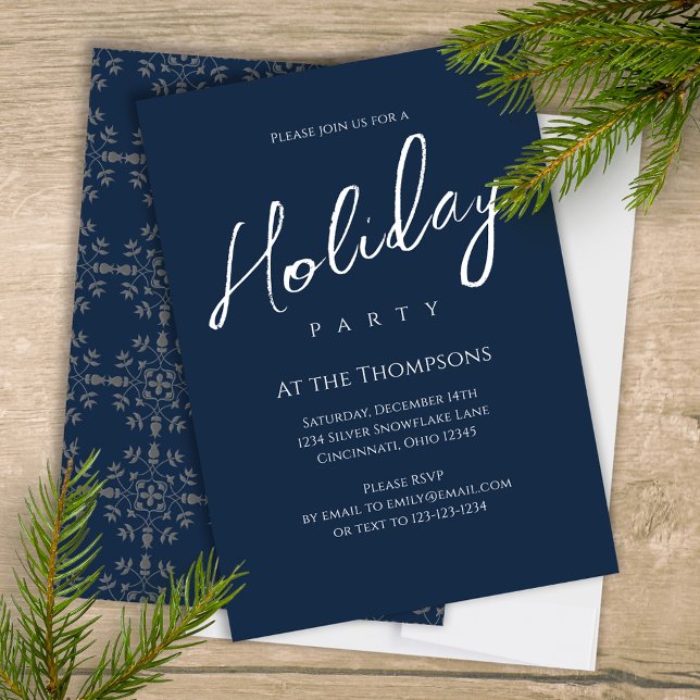 Holiday Modern Simple Navy Blue Calligraphy Script Einladung (Elegant silver and navy blue snowflake pattern holiday Christmas party invitation. )