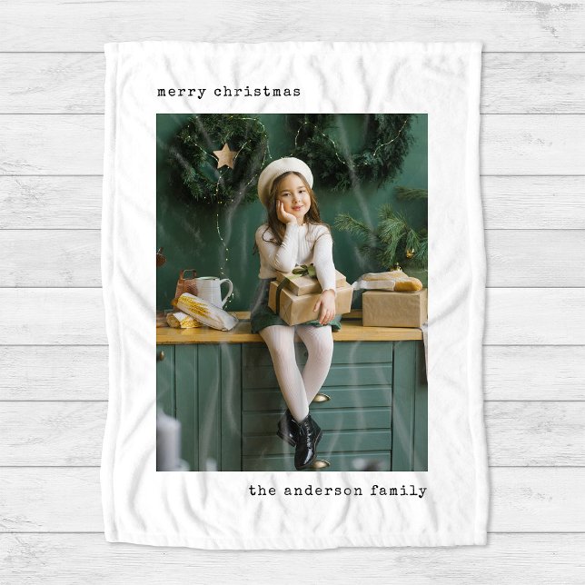 Holiday Schreibwriter | Schwarz und Weiß mit Foto Fleecedecke (A simple and stylish photo blanket for Christmas that is the perfect keepsake gift!)