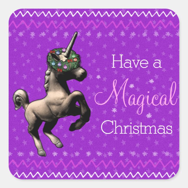 Holiday Unicorn "Magical Christmas" (Lila) Quadratischer Aufkleber (Vorderseite)