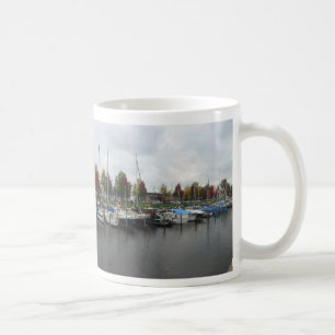 Holländischer Hafen mit grünen und roten Bäumen Pa Tasse