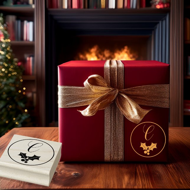 Holly and Berries Christmas Holiday Monogram Gummistempel (Elegant Holly and Berries Christmas Holiday Monogram Rubber Stamp (shown with gold ink))