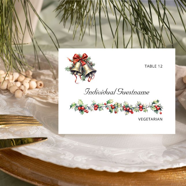 Holly Bells Winter Wedding Guest Name Platzkarte Tischnummer (Guest Name Place Card from the Holly Bells Wedding Collection by Darling and May)