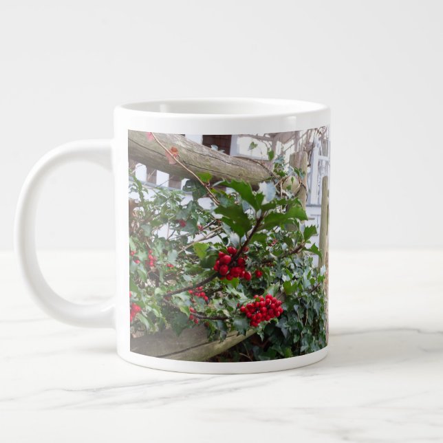 Holly Berries and Fence - Martha's Vineyard Jumbo-Tasse (Links)