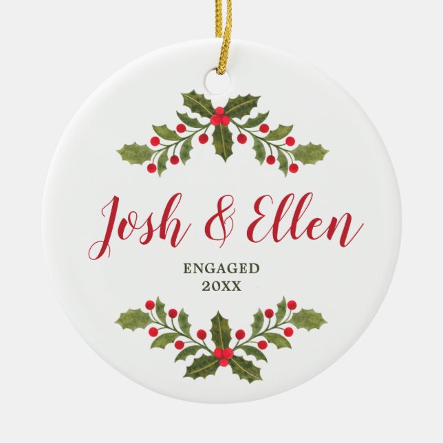 Holly Berries Greenery Personalisierte Verlobung Keramik Ornament (Vorne)