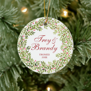 Holly Berries Wreath Personalisierte Verlobung Keramik Ornament